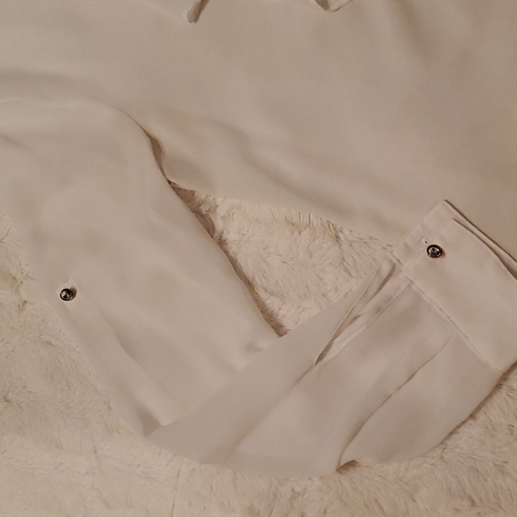 Jennifer Lopez front ruffled blouse - Picture 5 of 8